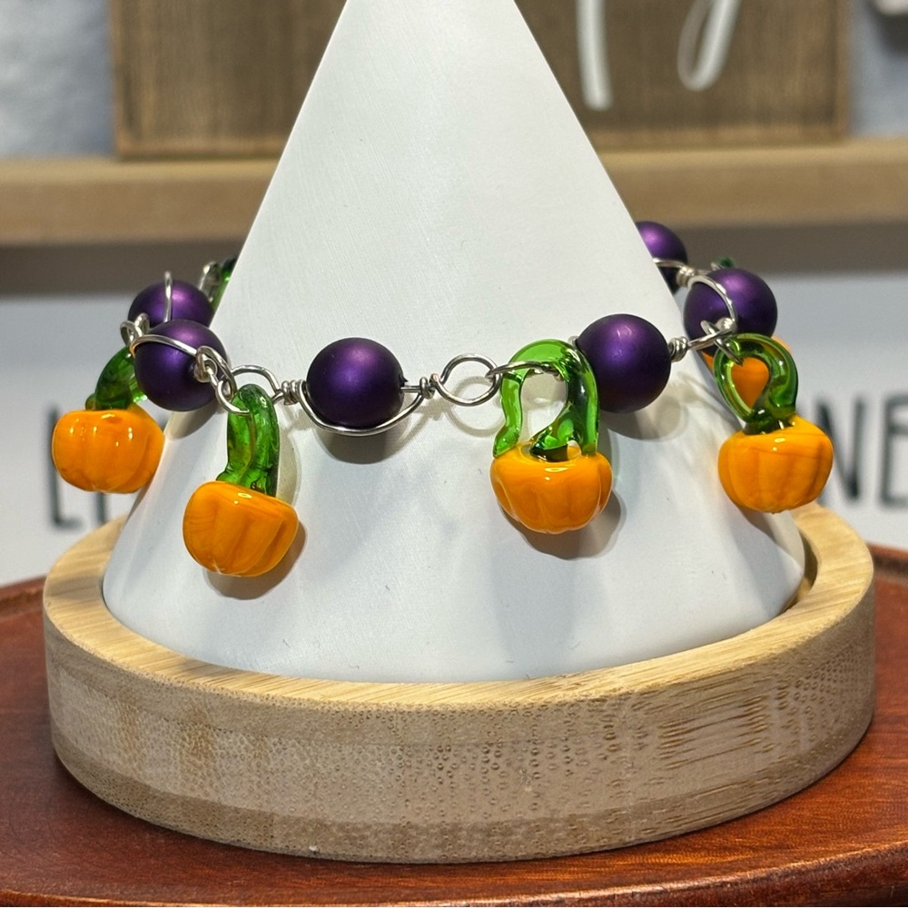 Pumpkin beaded bracelet, artisan handmade silver tone wire links.